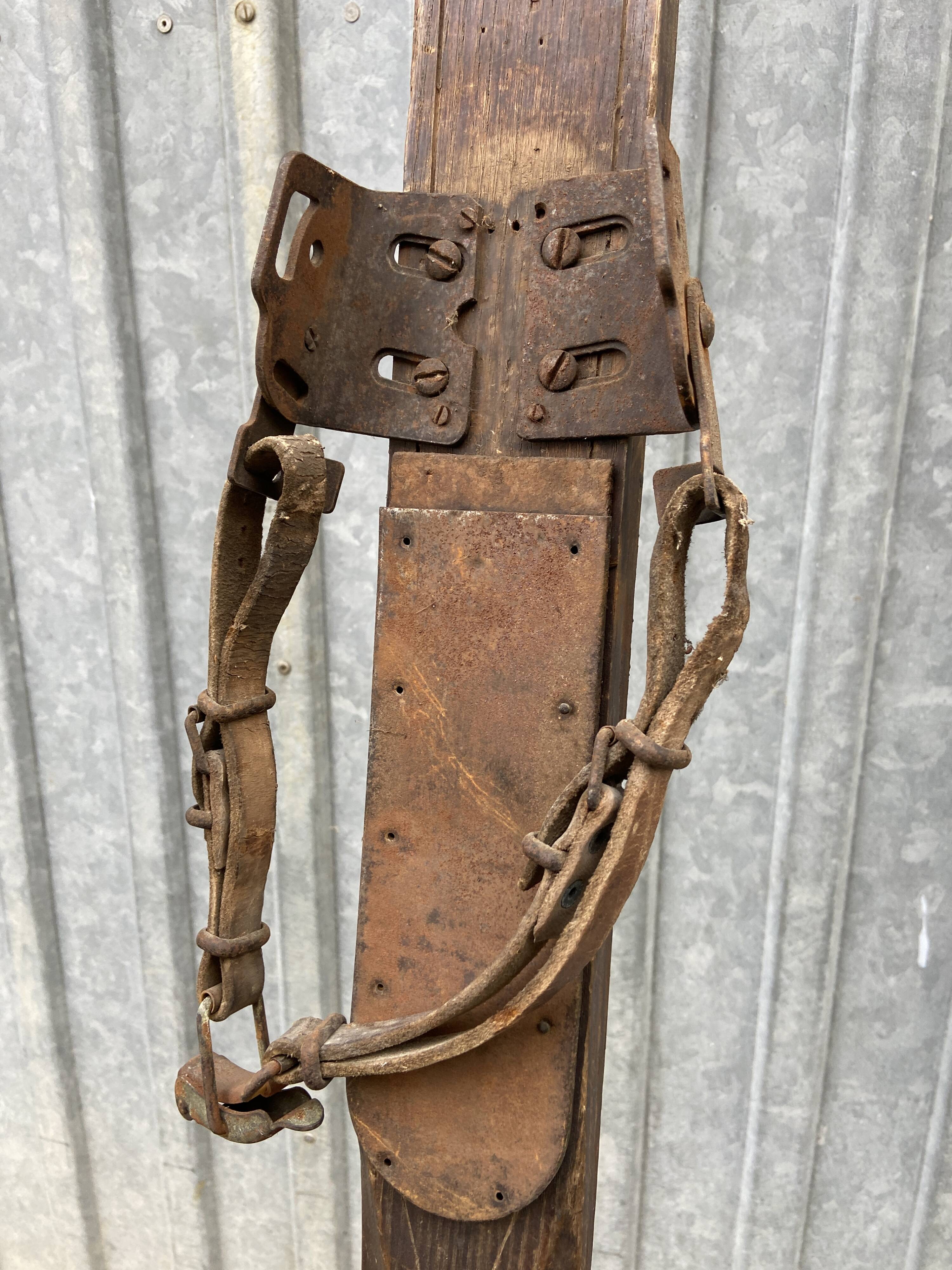 vintage wooden ski 1900