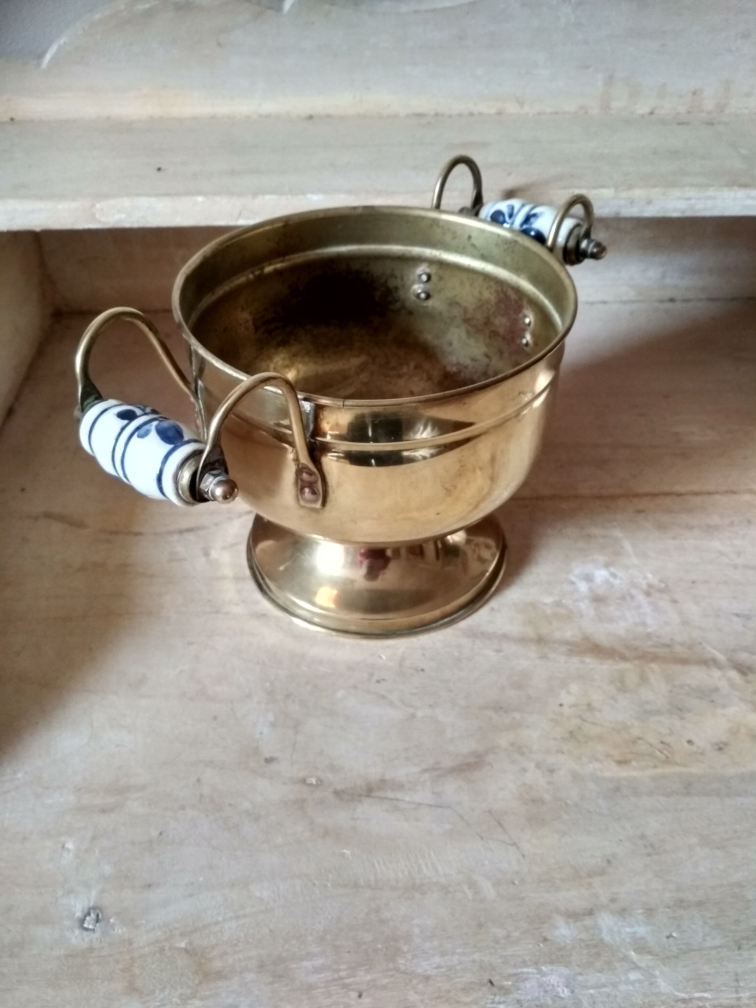 Small cauldron on foot with ceramic handles, vintage pot cover