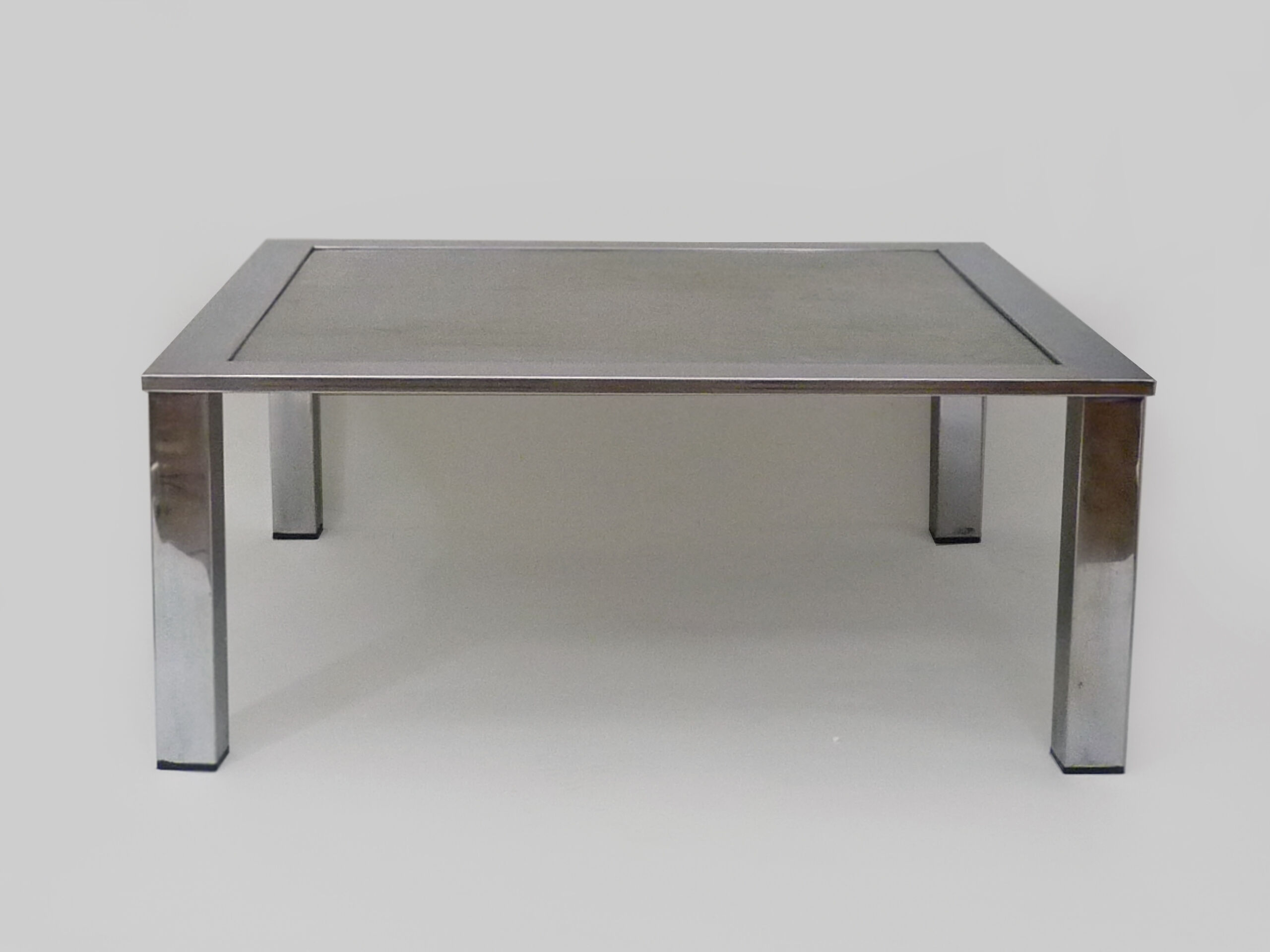 Chromed metal coffee table and vintage metal top. Year 70