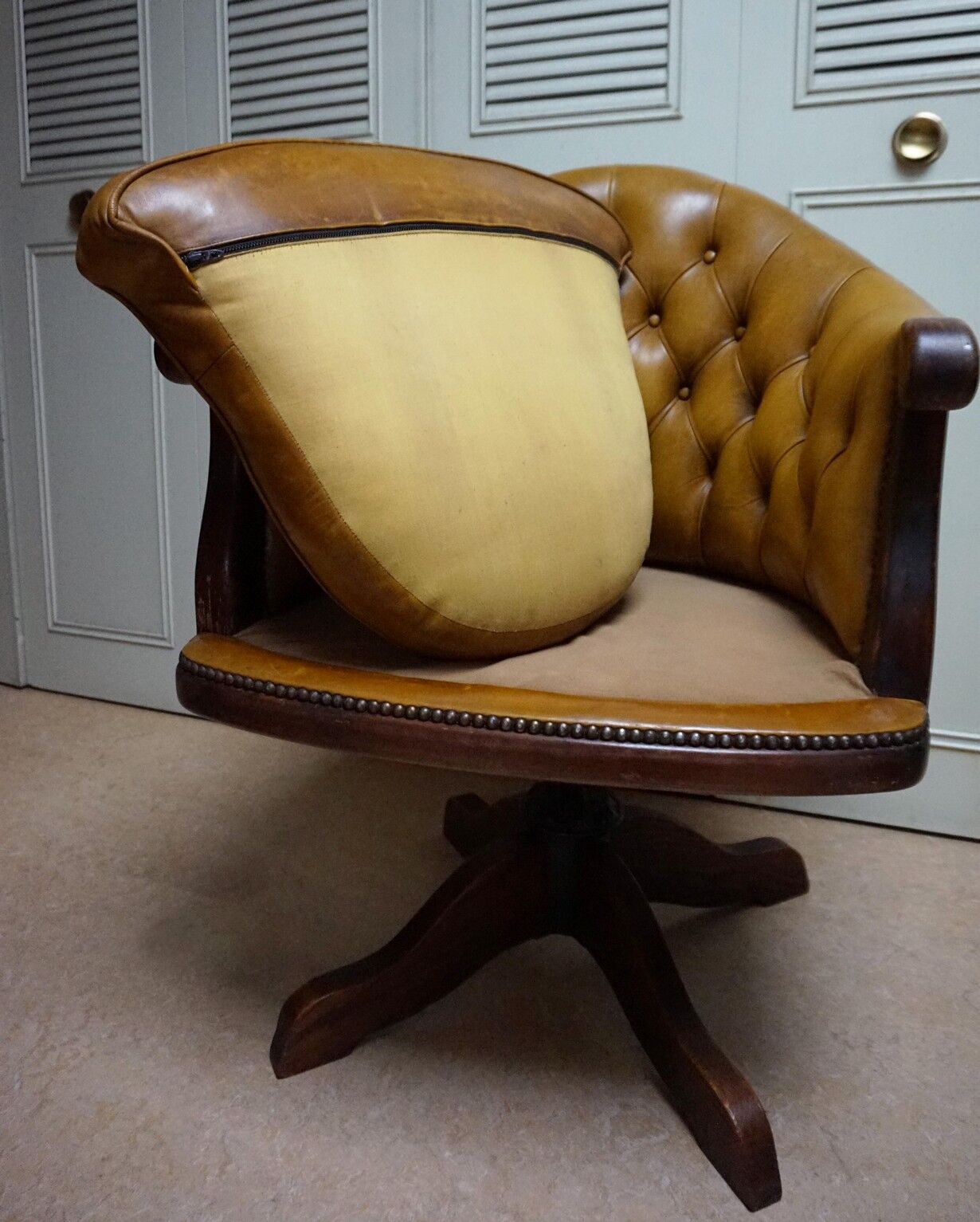 Antique Chesterfield Leather Bankers Swivel & Tilt Office Chair, 1930s