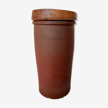 Pot en grès ancien avec son couvercle en bois