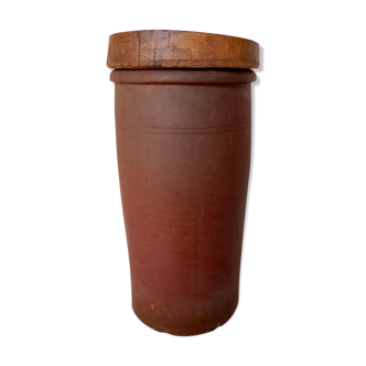 Old stoneware pot with its wooden lid