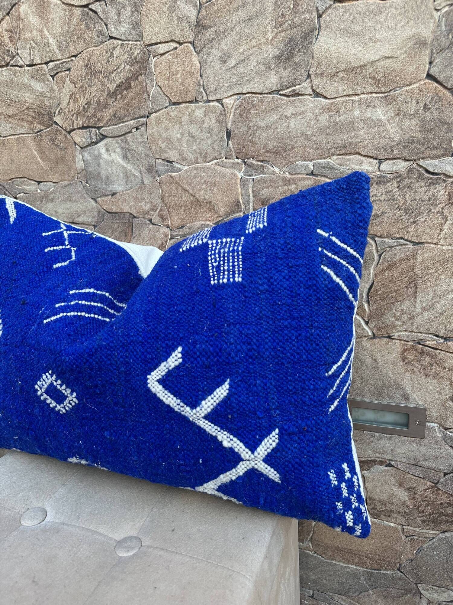 Handmade cushion cover in Berber wool: Moroccan Kilim cushion