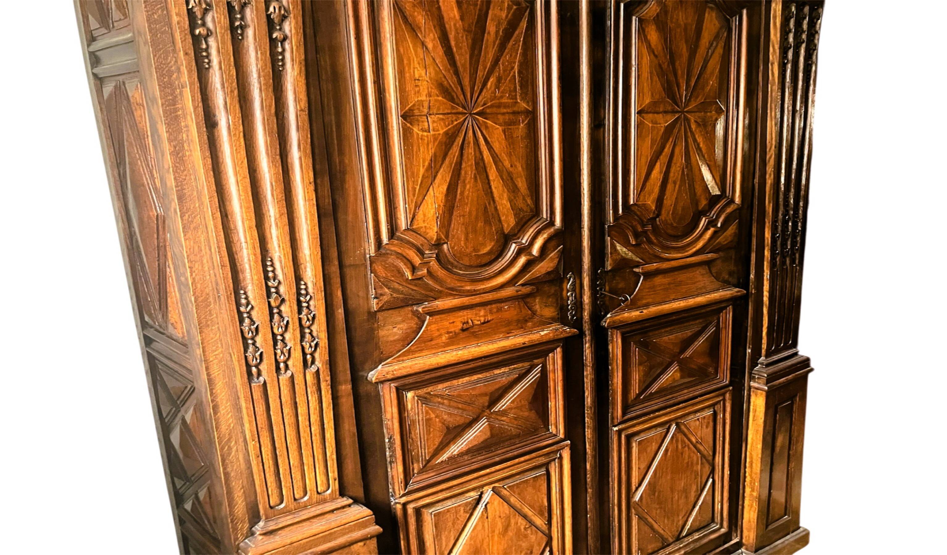 Entrance wardrobe in oak and walnut