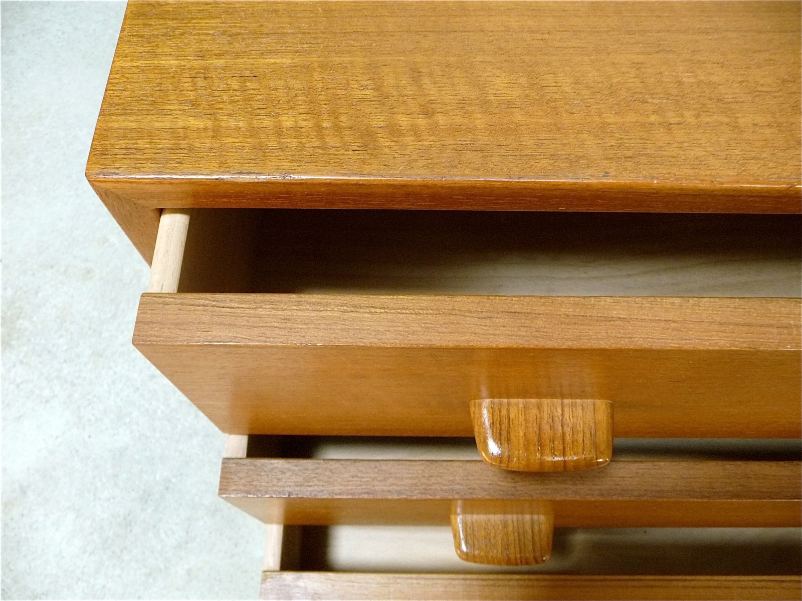 Commode en teck RY16 par Hans J. Wegner pour Ry Møbler, Danemark