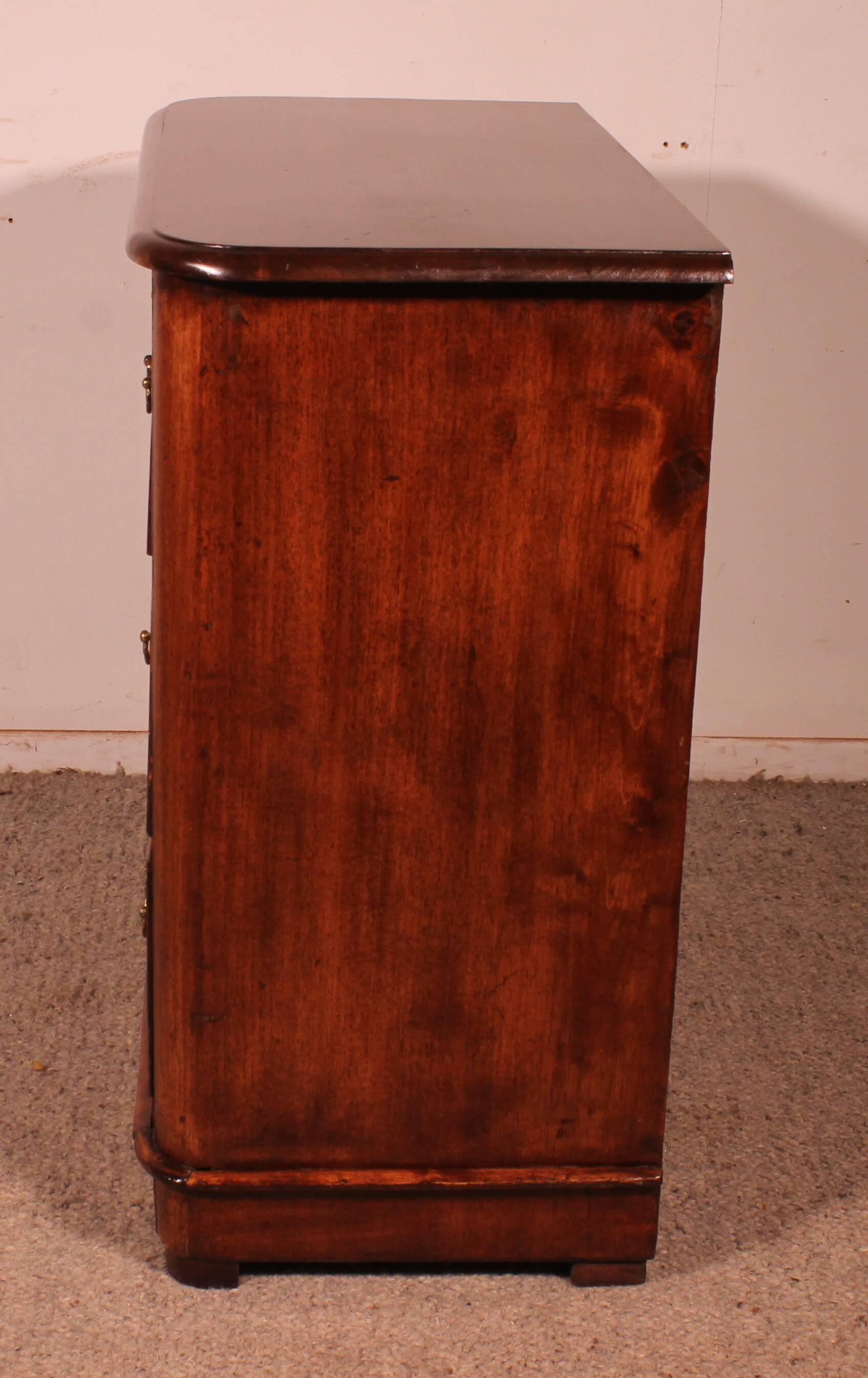 small mahogany chest of drawers - 19th century