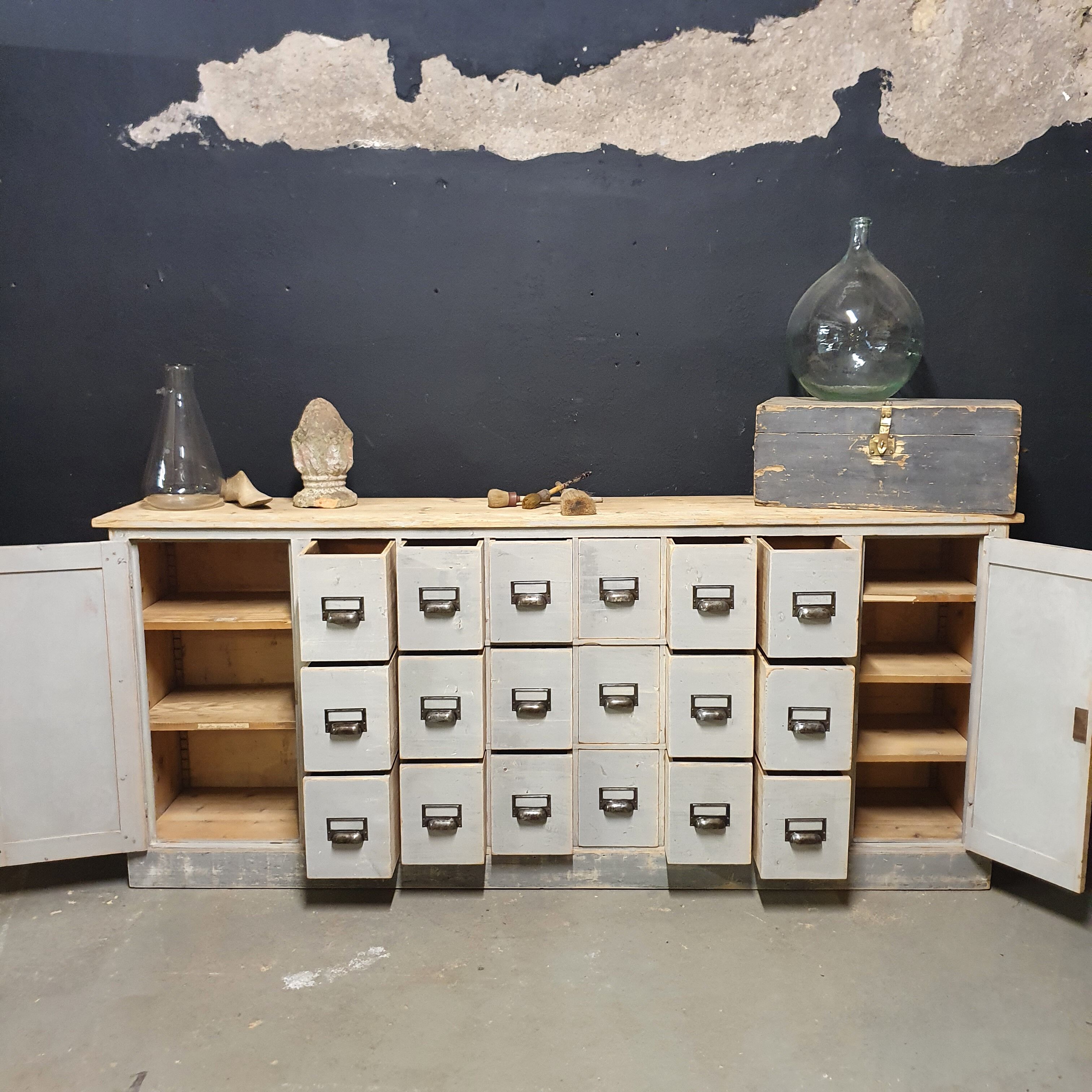 Carpentry workshop furniture