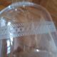 Carafe à vin ancienne - verre gravée d'une frise d'entrelacs