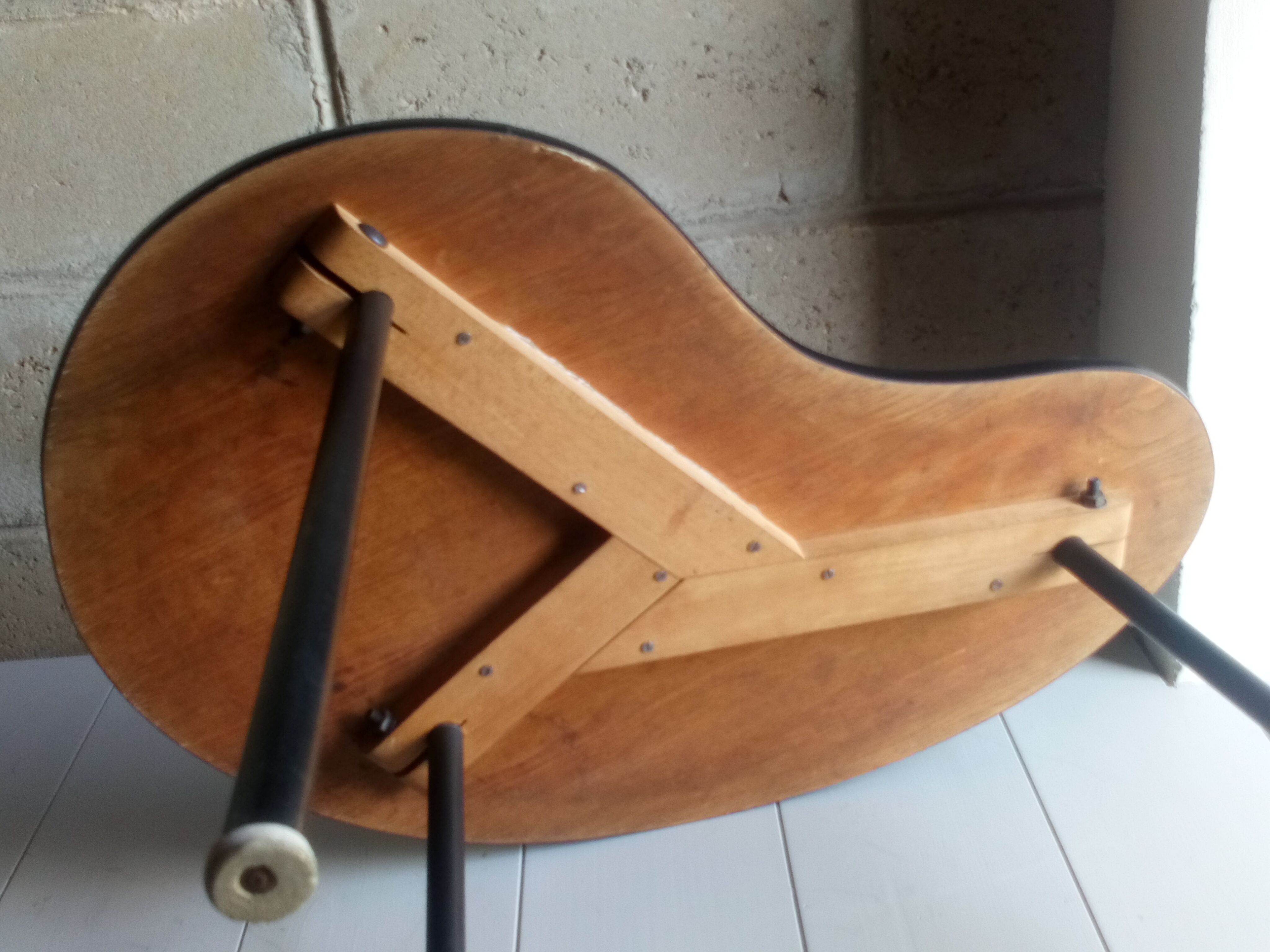 Scandinavian side table shaped bean with three feet