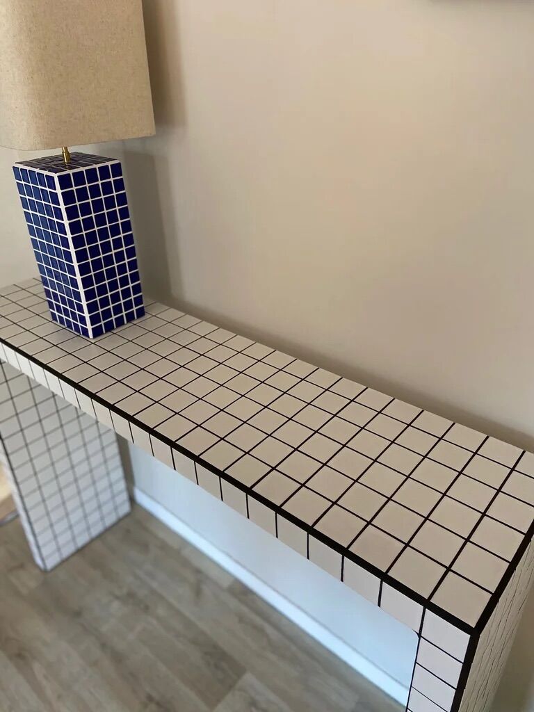 Console tiles mosaic white and black