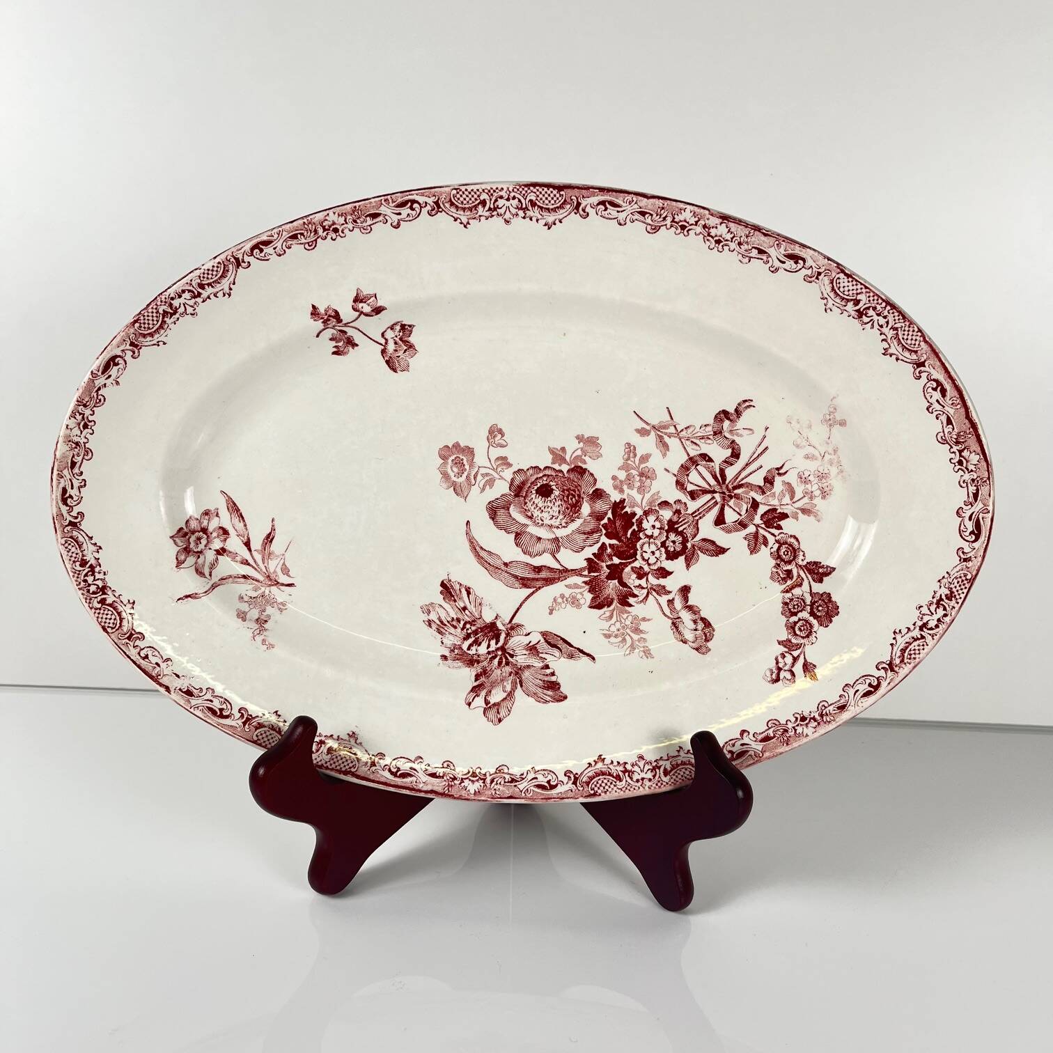 Oval dish "Fontange" Sarreguemines, red, 1920-1950