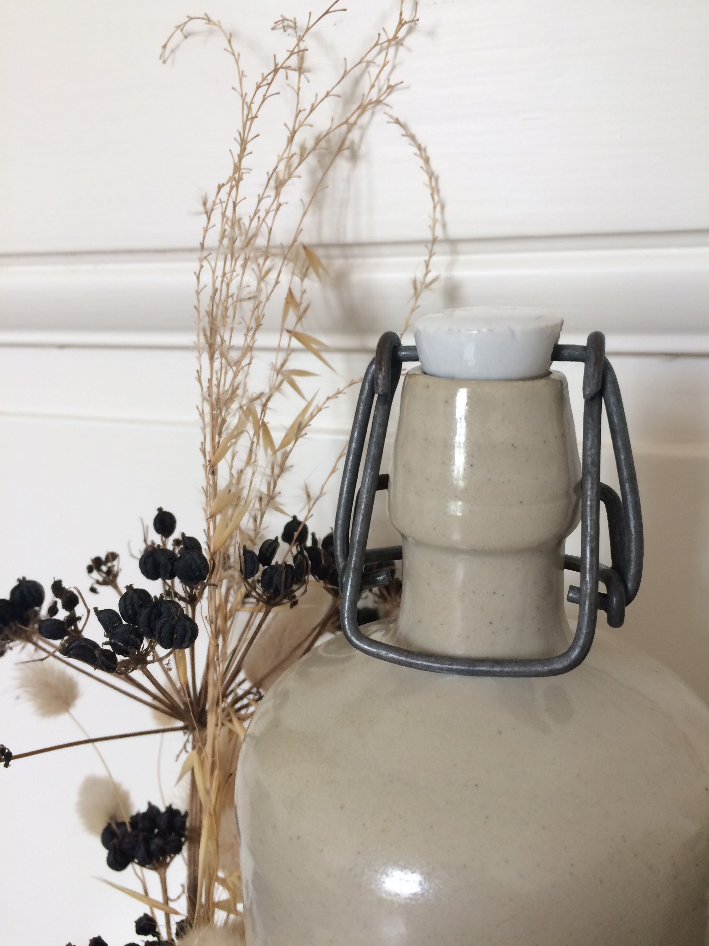 Beige varnished sandstone bottle