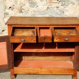 Ancien buffet de famille très élégant en noyer