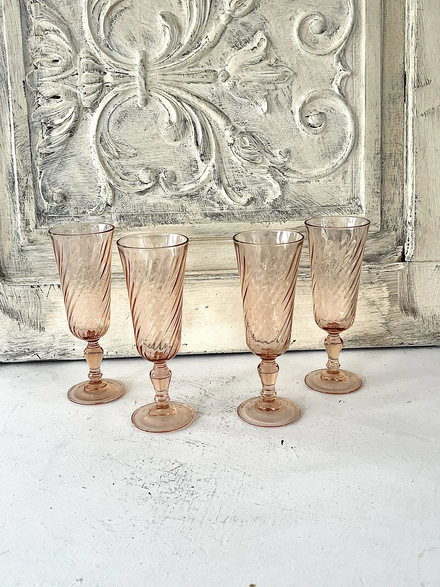 Champagne flutes set of 4, pink French swirl glass stemware