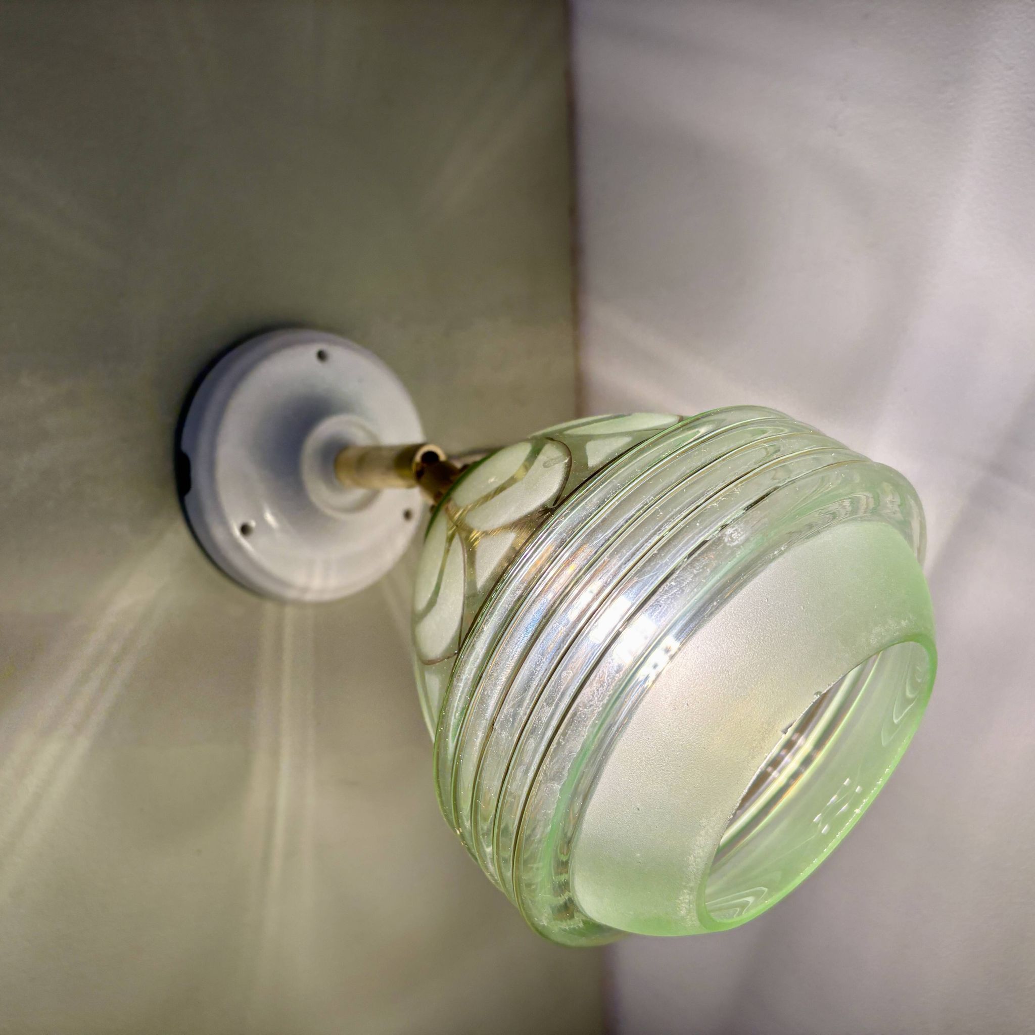 Vintage art deco tulip wall lamp in green and gold glass