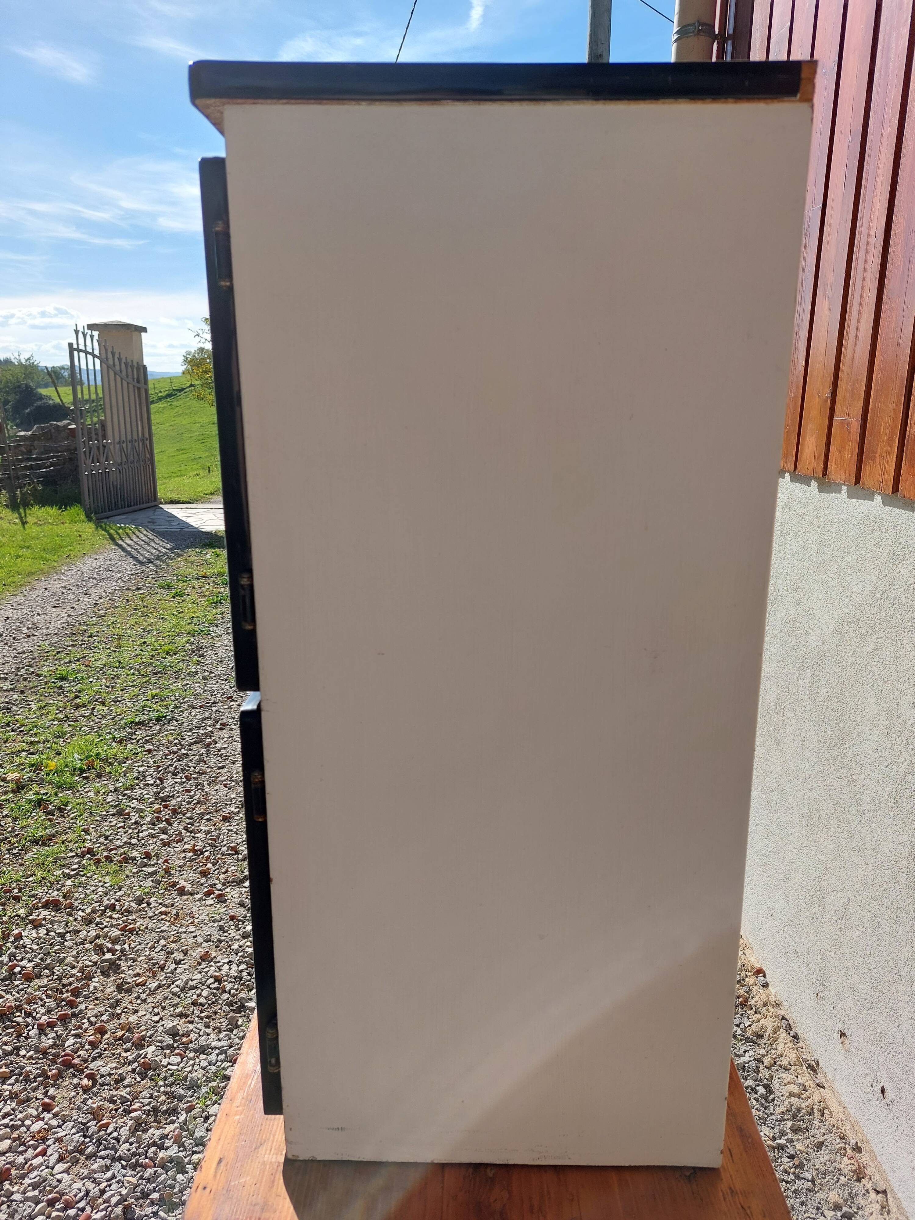 Closet in blue formica