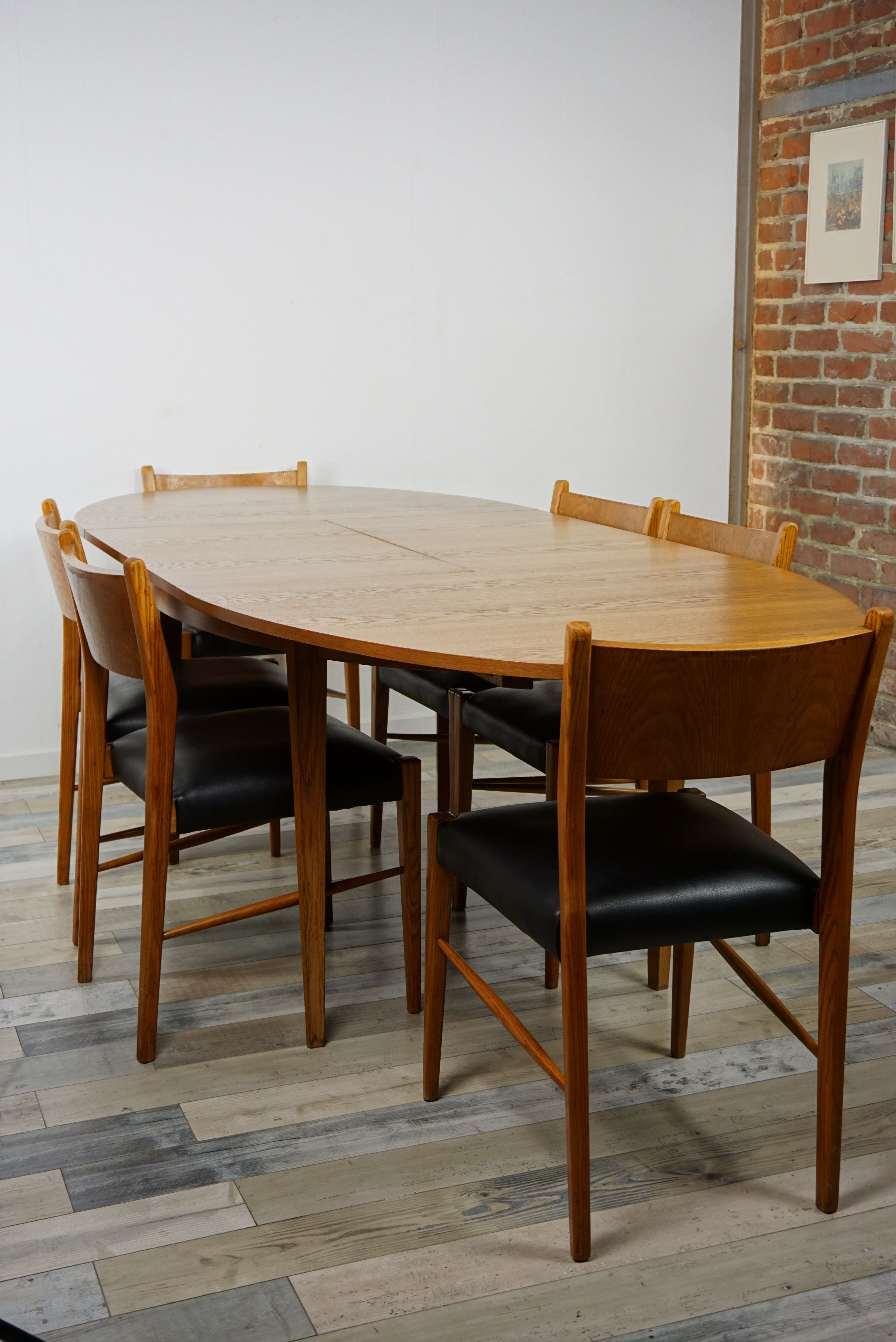 Wooden oval table and 6 matching chairs 60