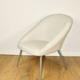 Fauteuil coque beige ivoire des années 70 sur pieds métal gris - magnifique