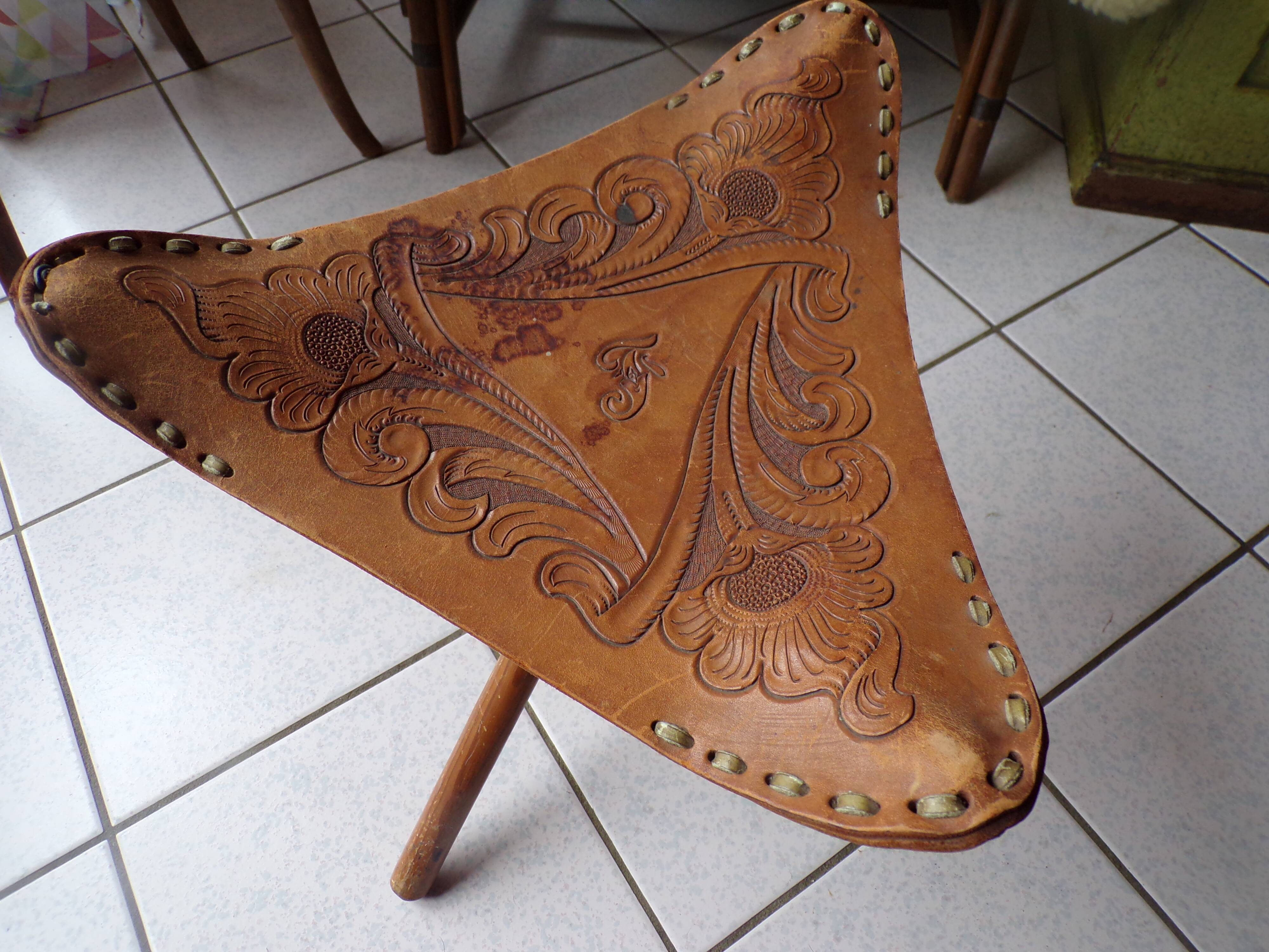 Foldable wooden leather stool