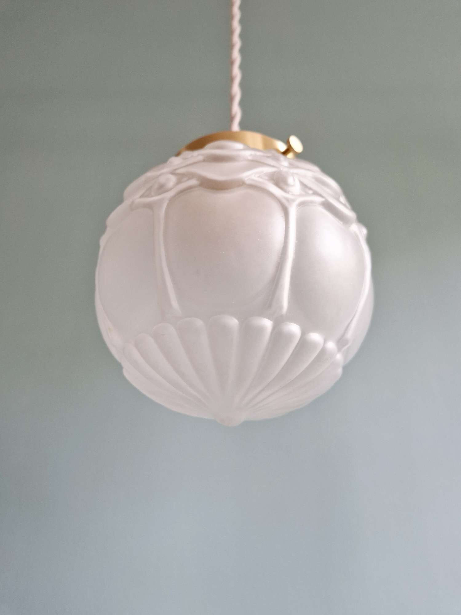 Suspension art déco en verre satiné (4 disponibles), années 1920-30