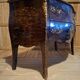 Commode sauteuse galbée en laque à décor Chinois époque début XXeme (om)