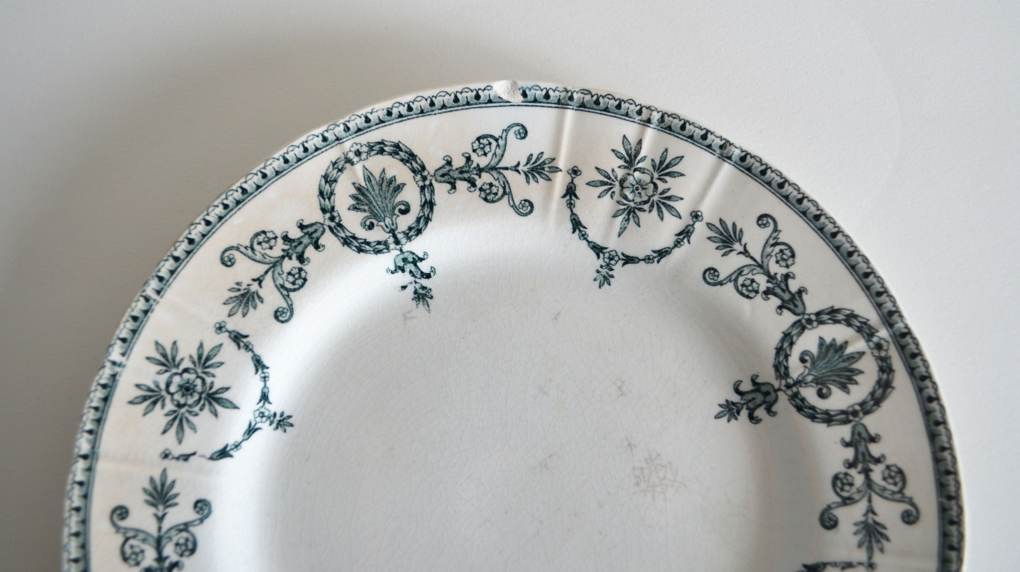 4 mismatched iron earth dessert plates