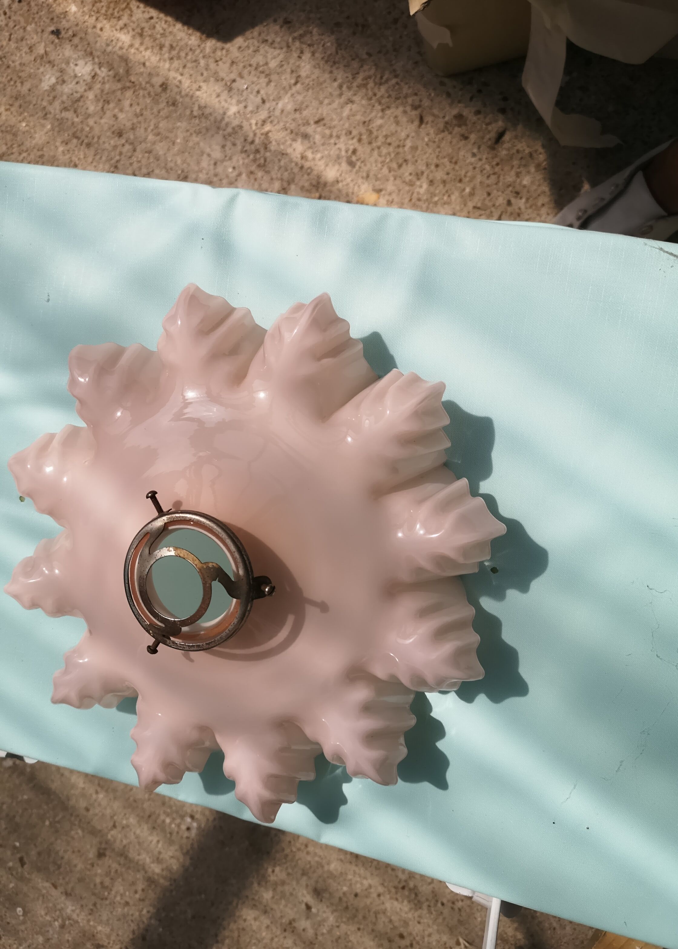 Suspension in pink opaline year 60