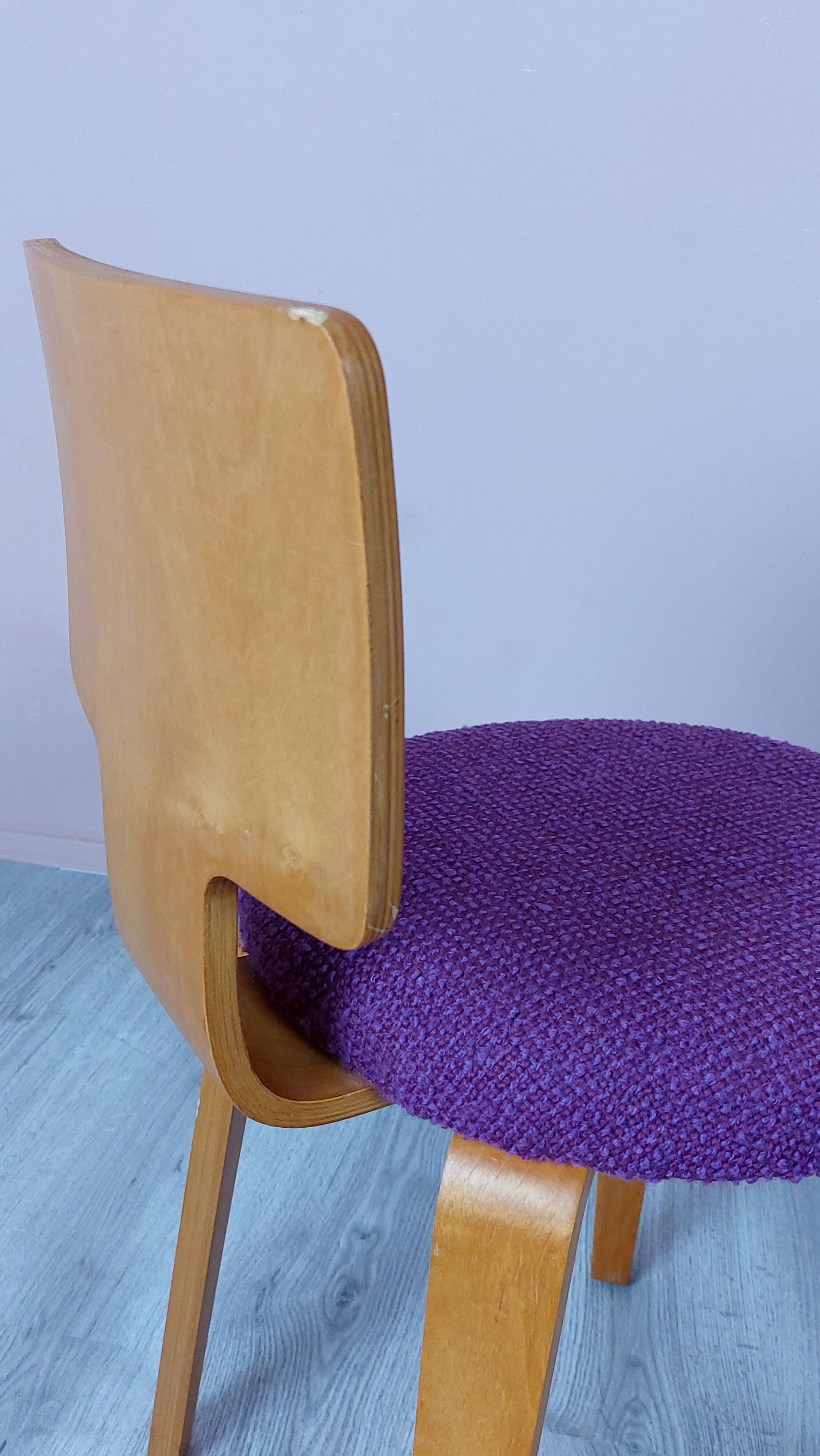 Ensemble de 2 chaises en contreplaqué par Cor Alons années 1950.