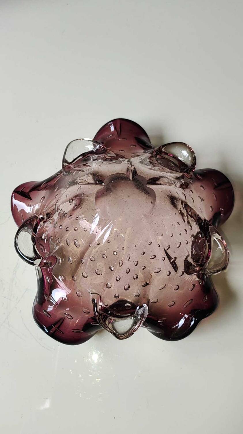 Murano empty pocket "Bullicante" organic floral shape. Plum tones. Diam. 17cm