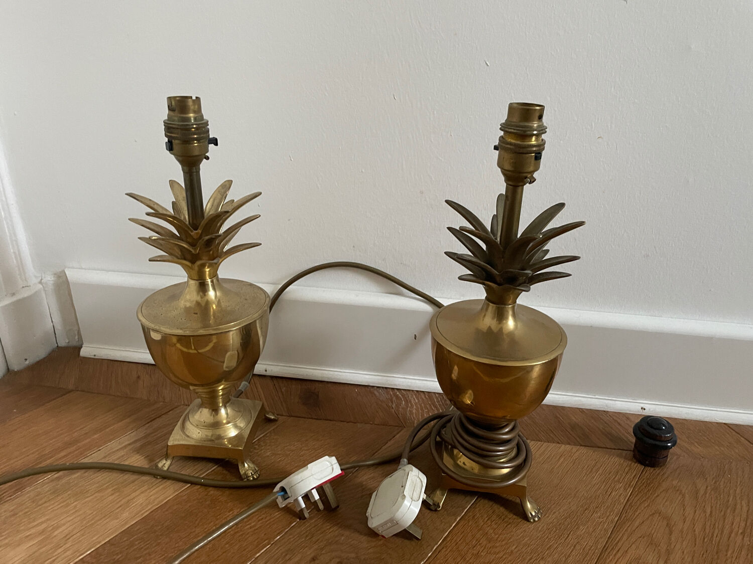 Pair of pineapple lamp legs