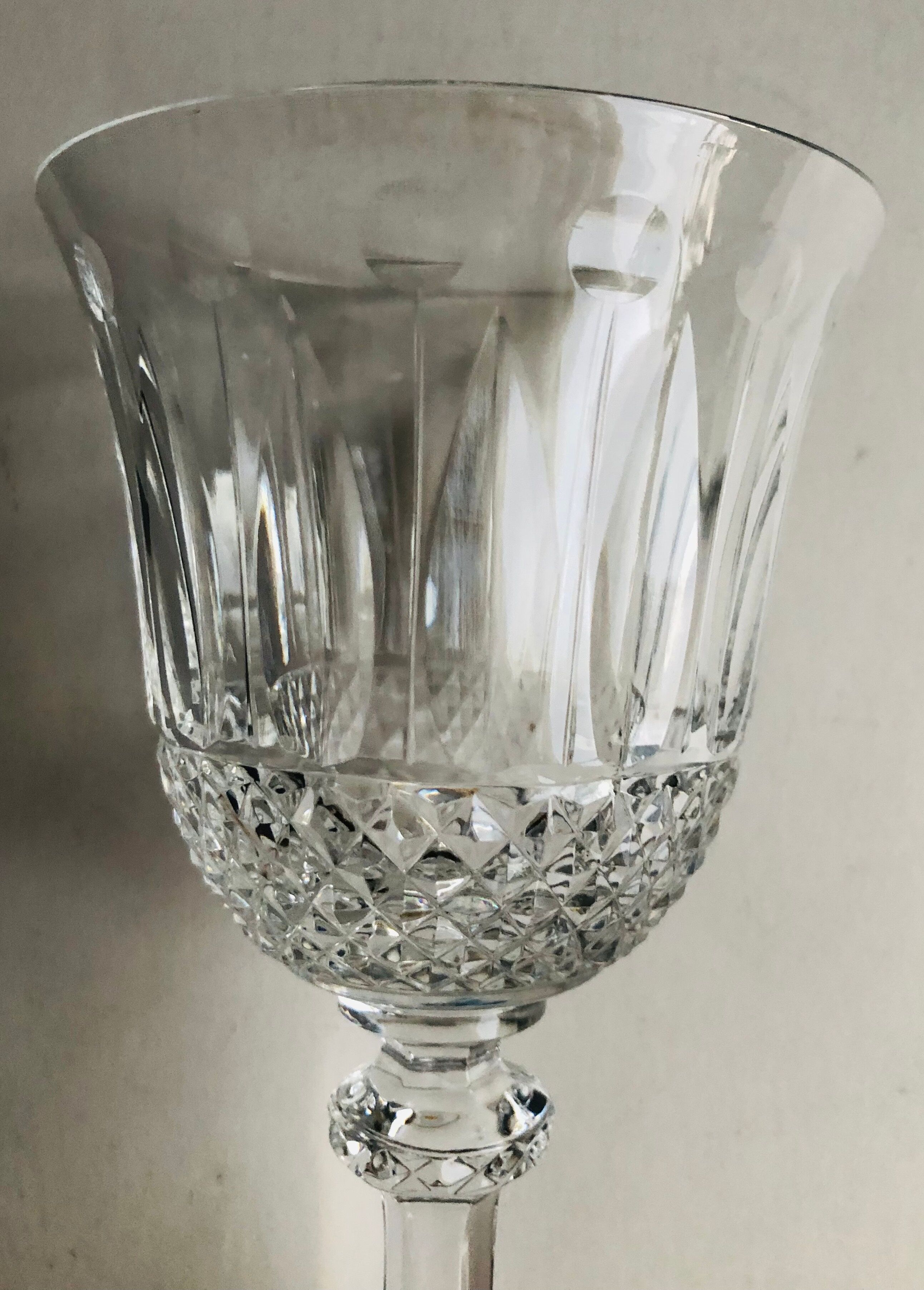 6 glasses of red wine in Saint Louis crystal, Tommy model