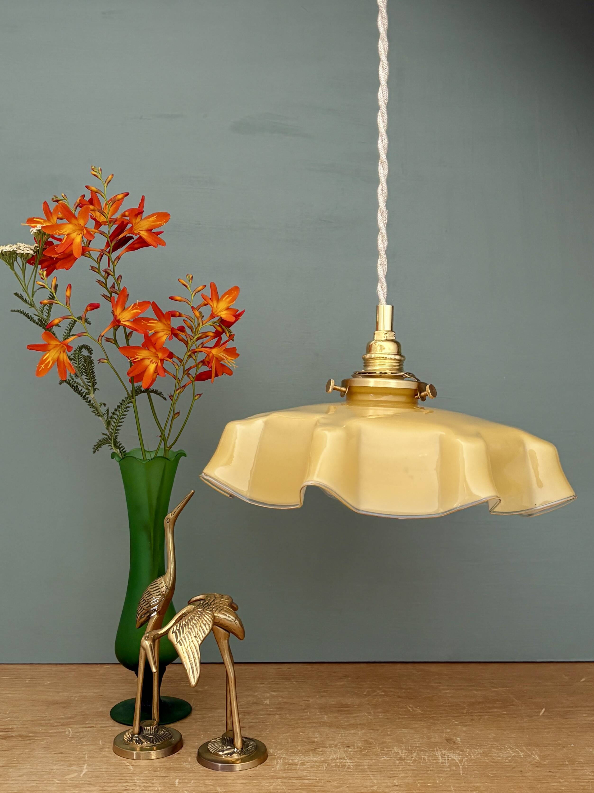 Suspension abat-jour vintage en opaline jaune
