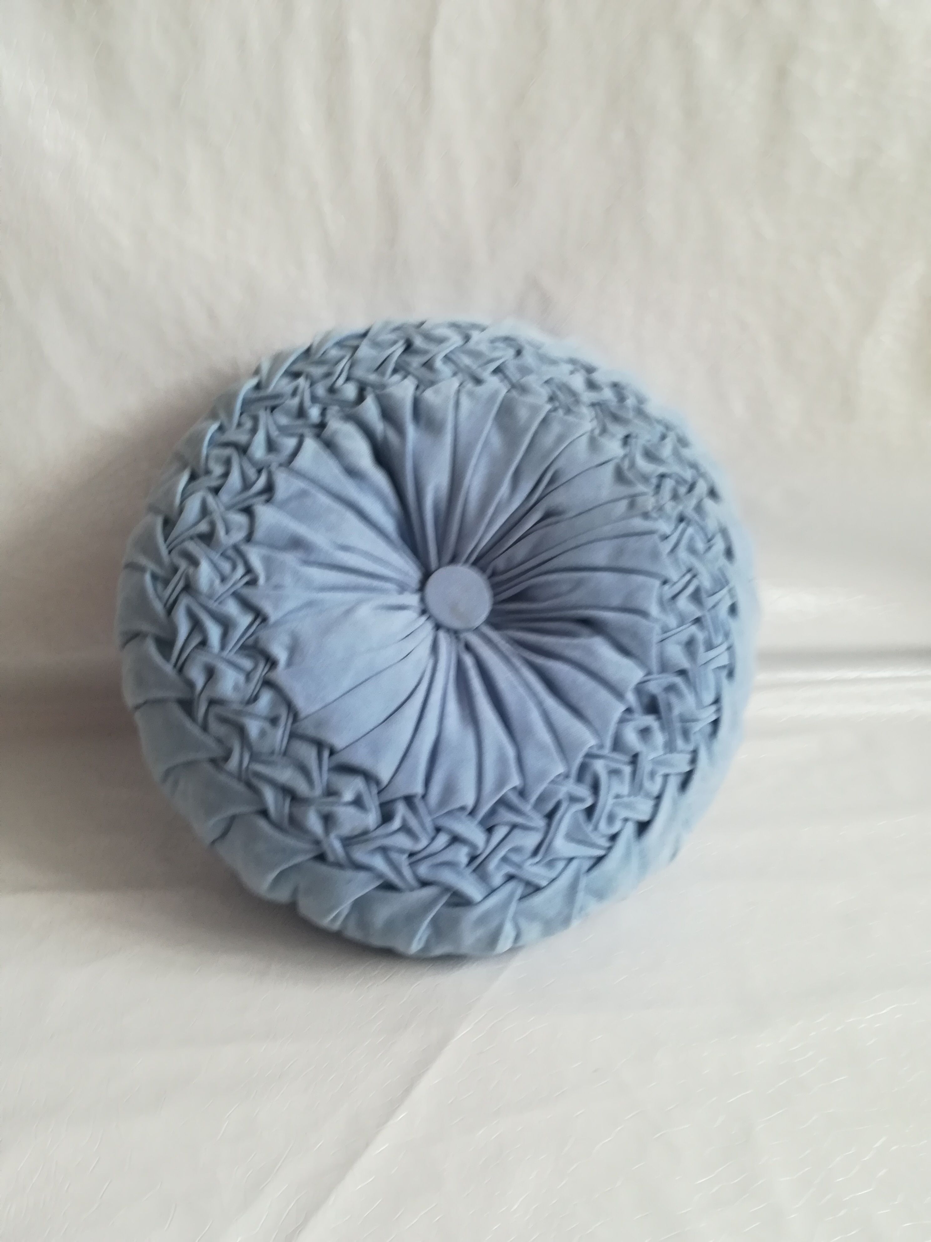 Round cushion velvet pleated