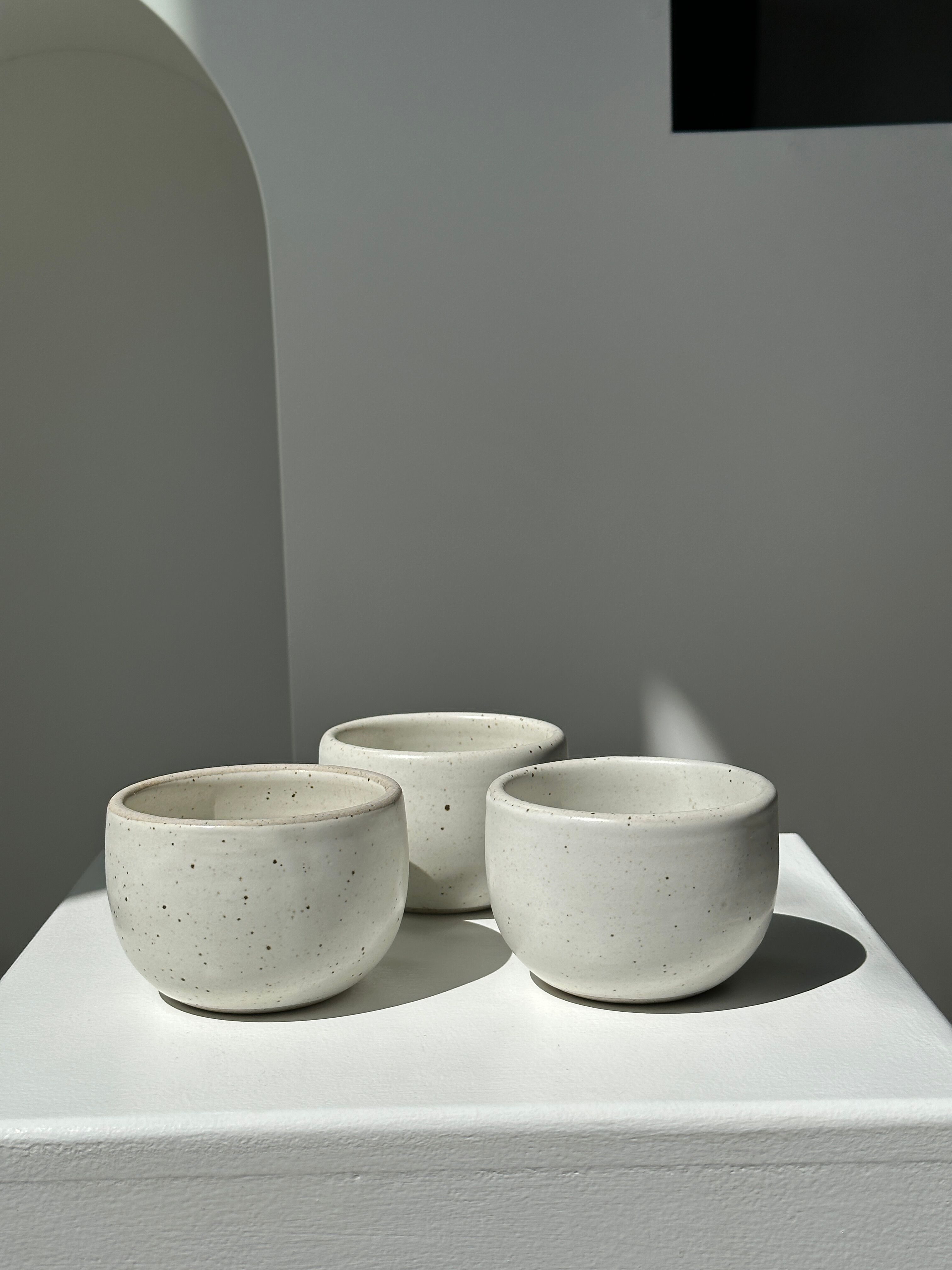 Trio of white ceramic cups D9cm