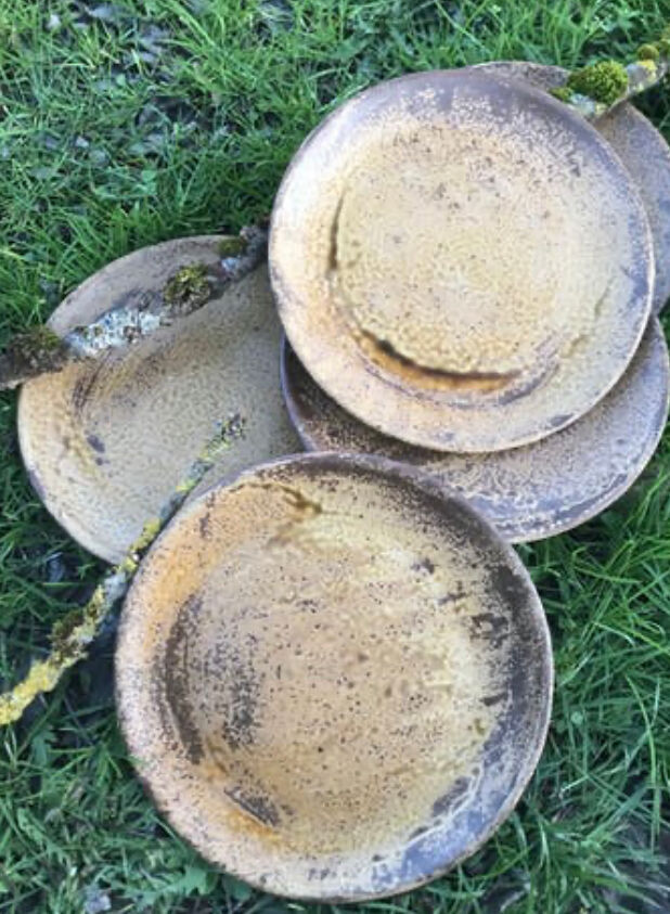 Lot of sandstone dishes