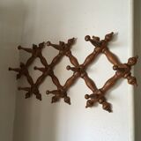 Stretchy wooden wall hanger with ten hooks