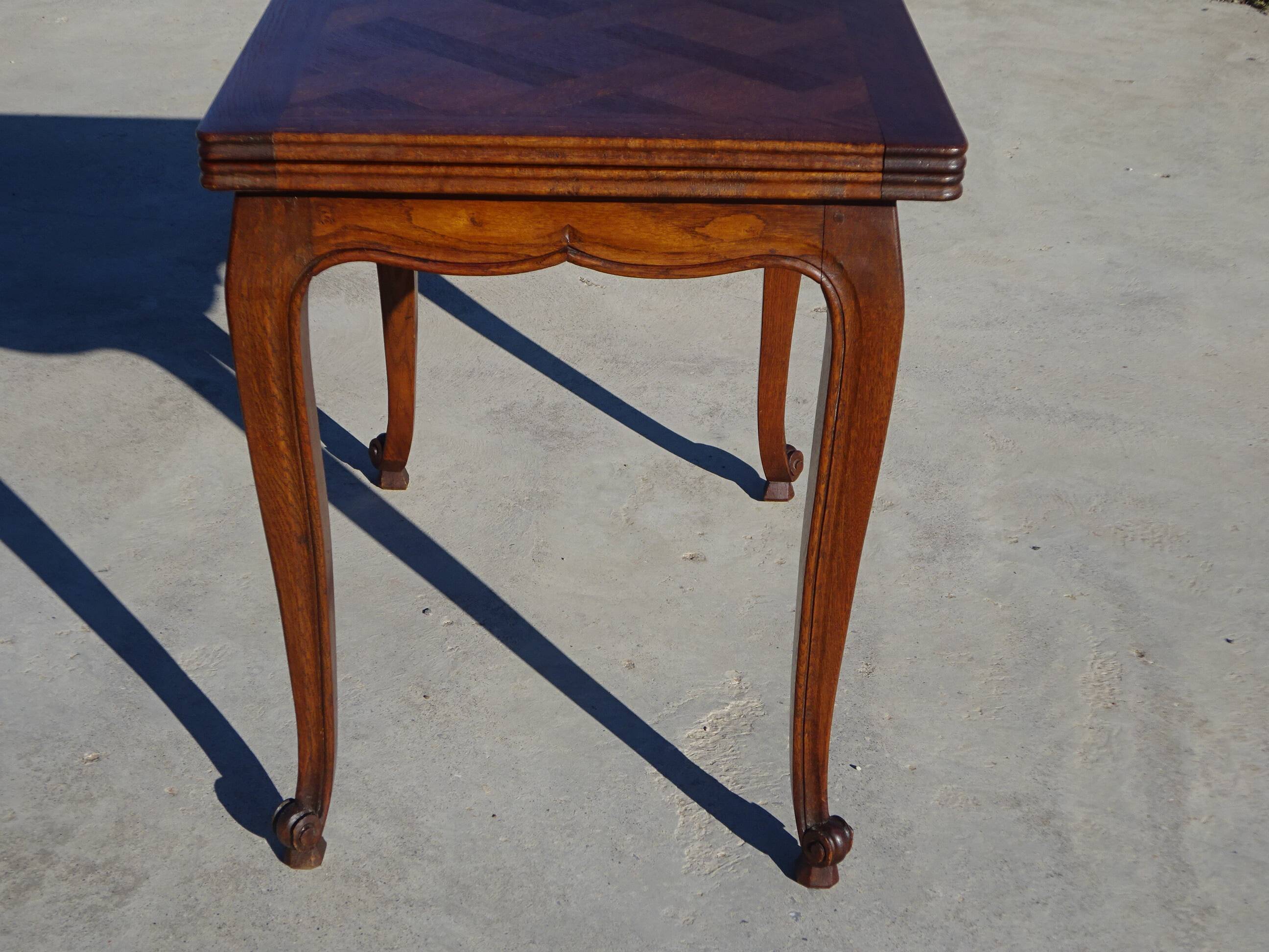 Oak portfolio table