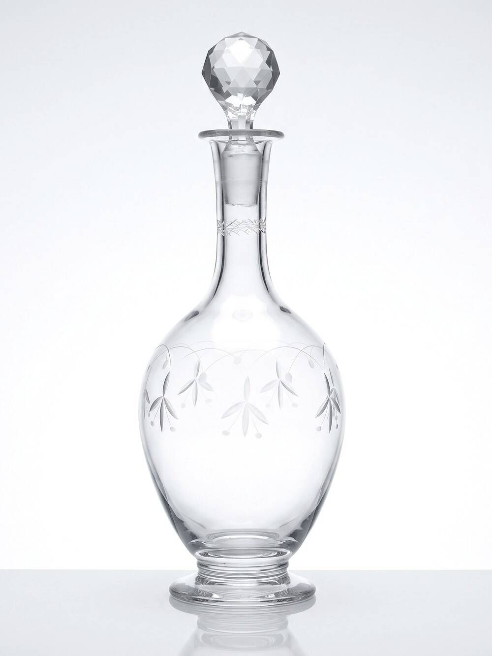 Antique crystal decanter from Nancy, engraved, circa 1920-1930.