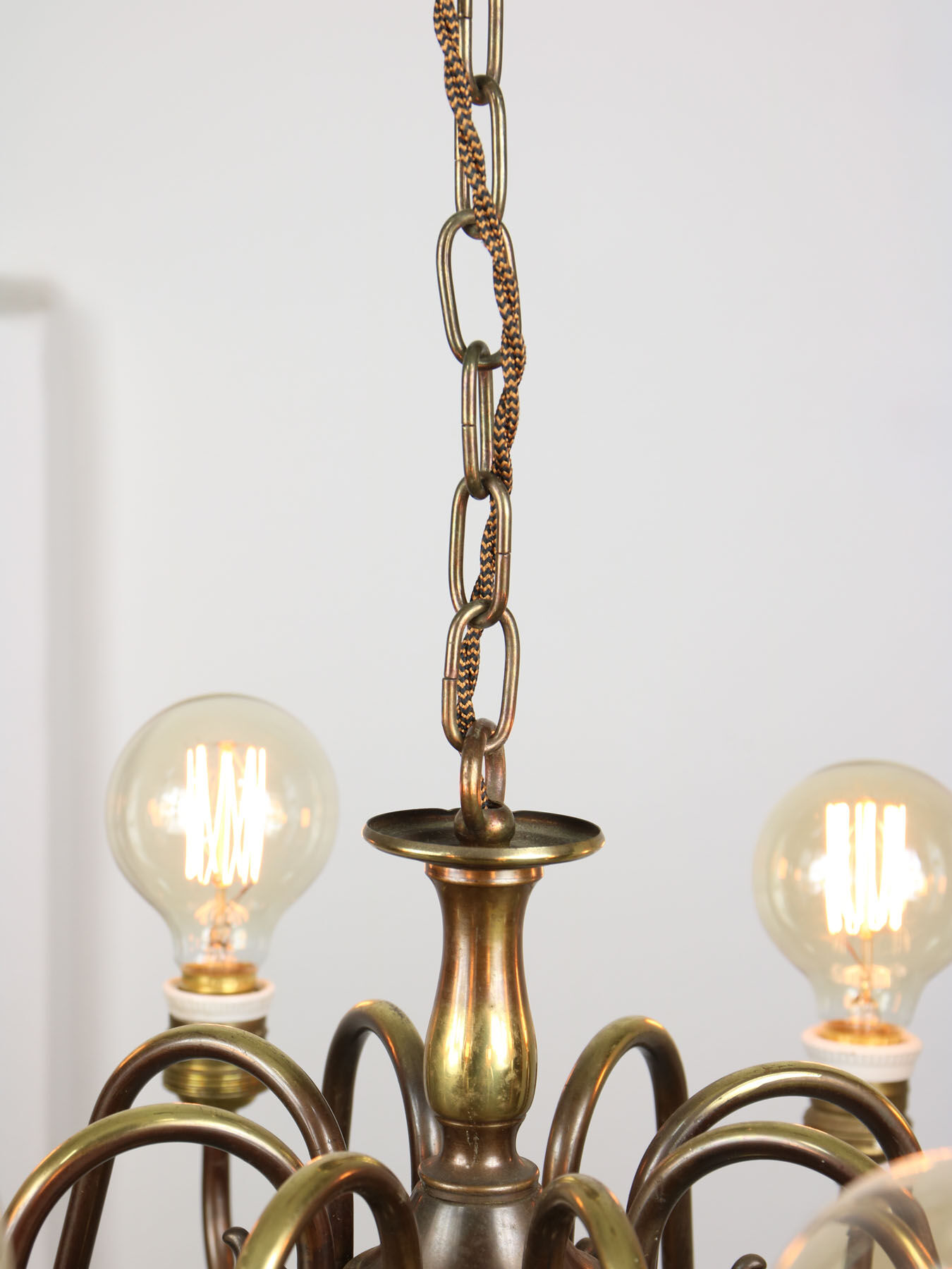 Viennese minimal brass 8-arm chandelier