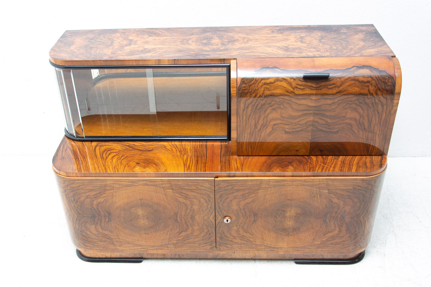 Art deco bar cabinet attribute to jindřich halabala, 1930s
