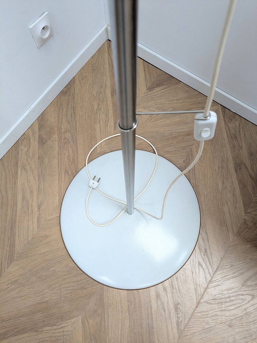 Modular floor lamp