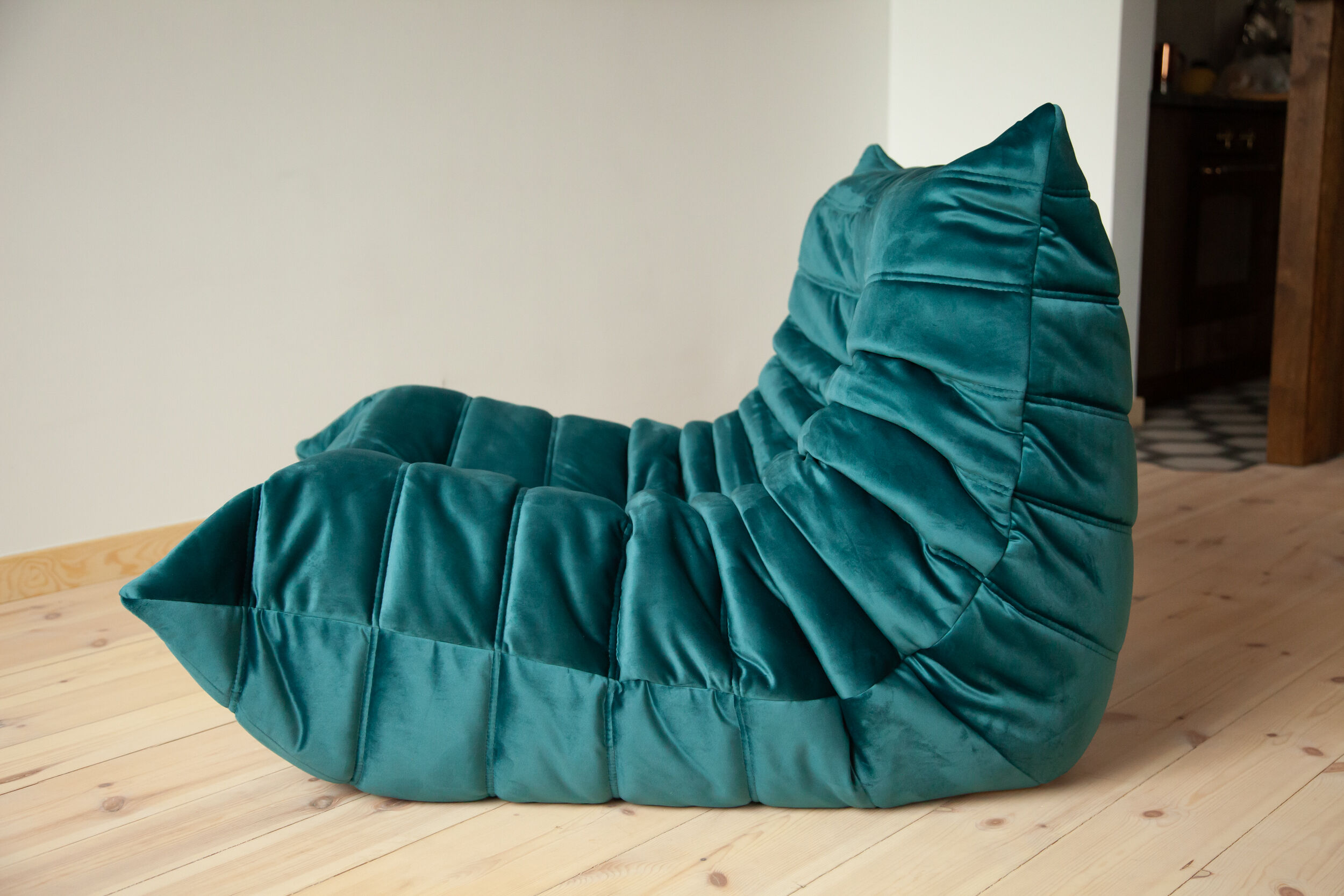 Chauffeuse et ottoman Togo modèle dessiné par Michel Ducaroy 1973