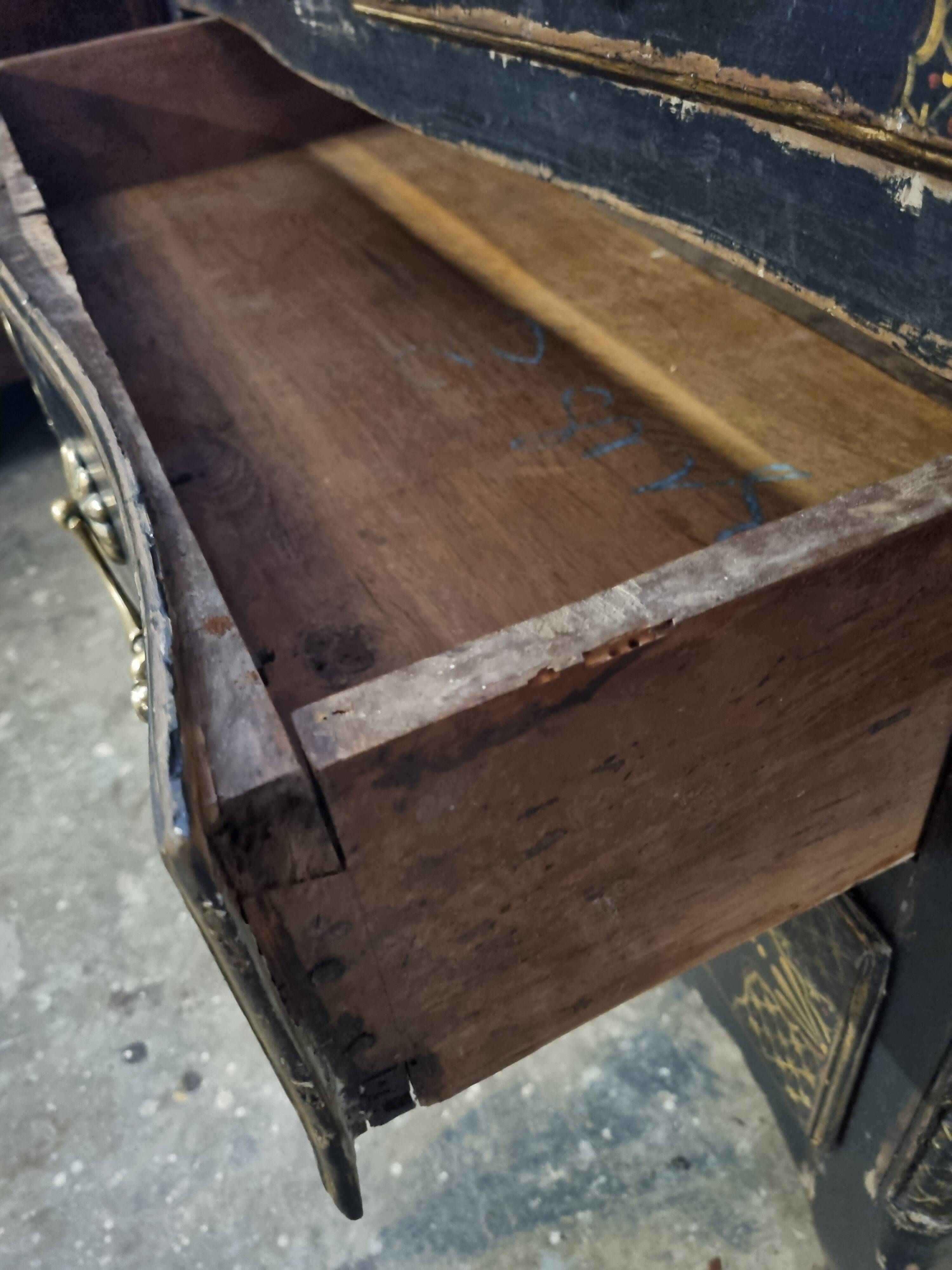Chest of drawers