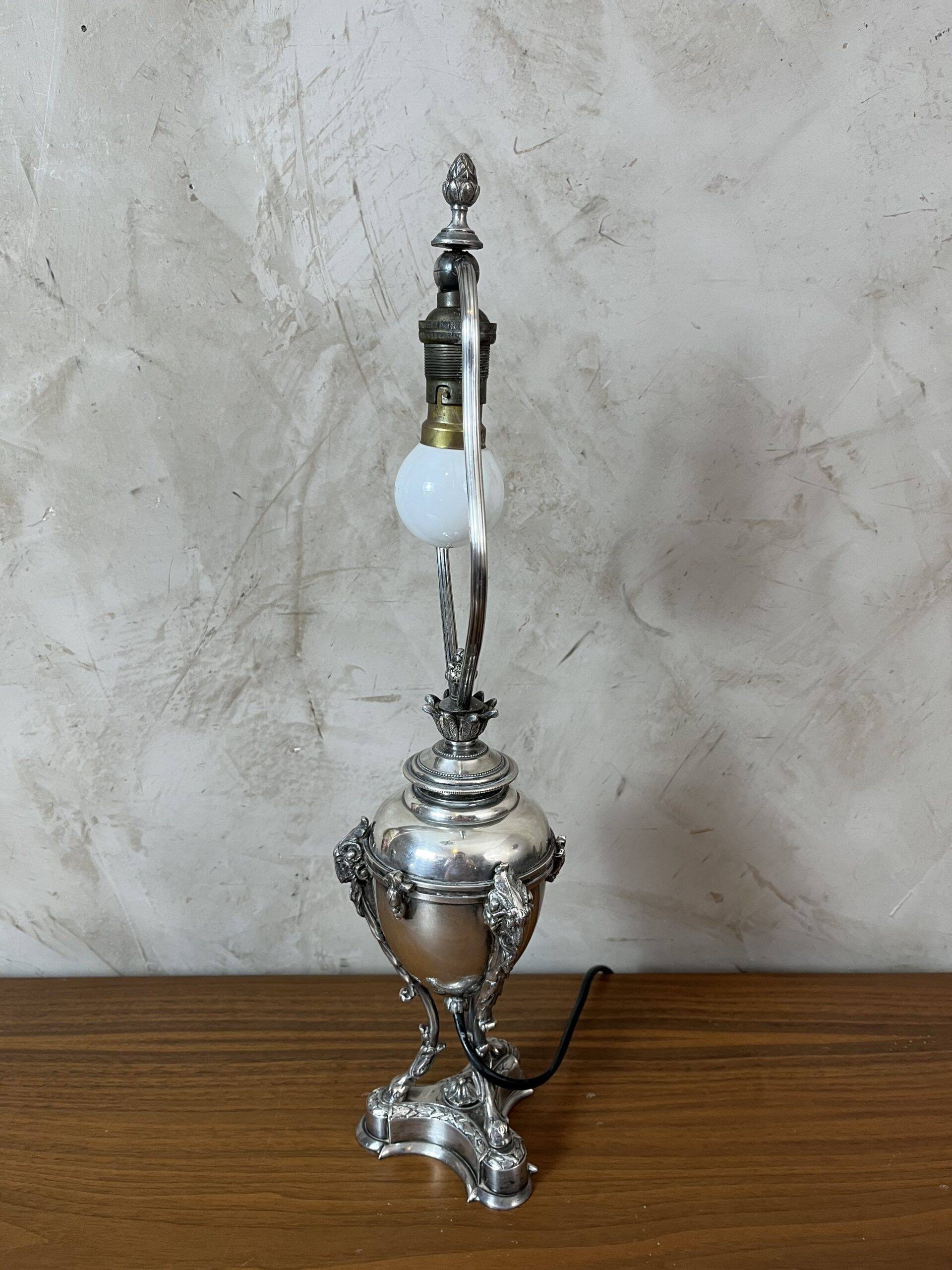 Lampe en métal argenté