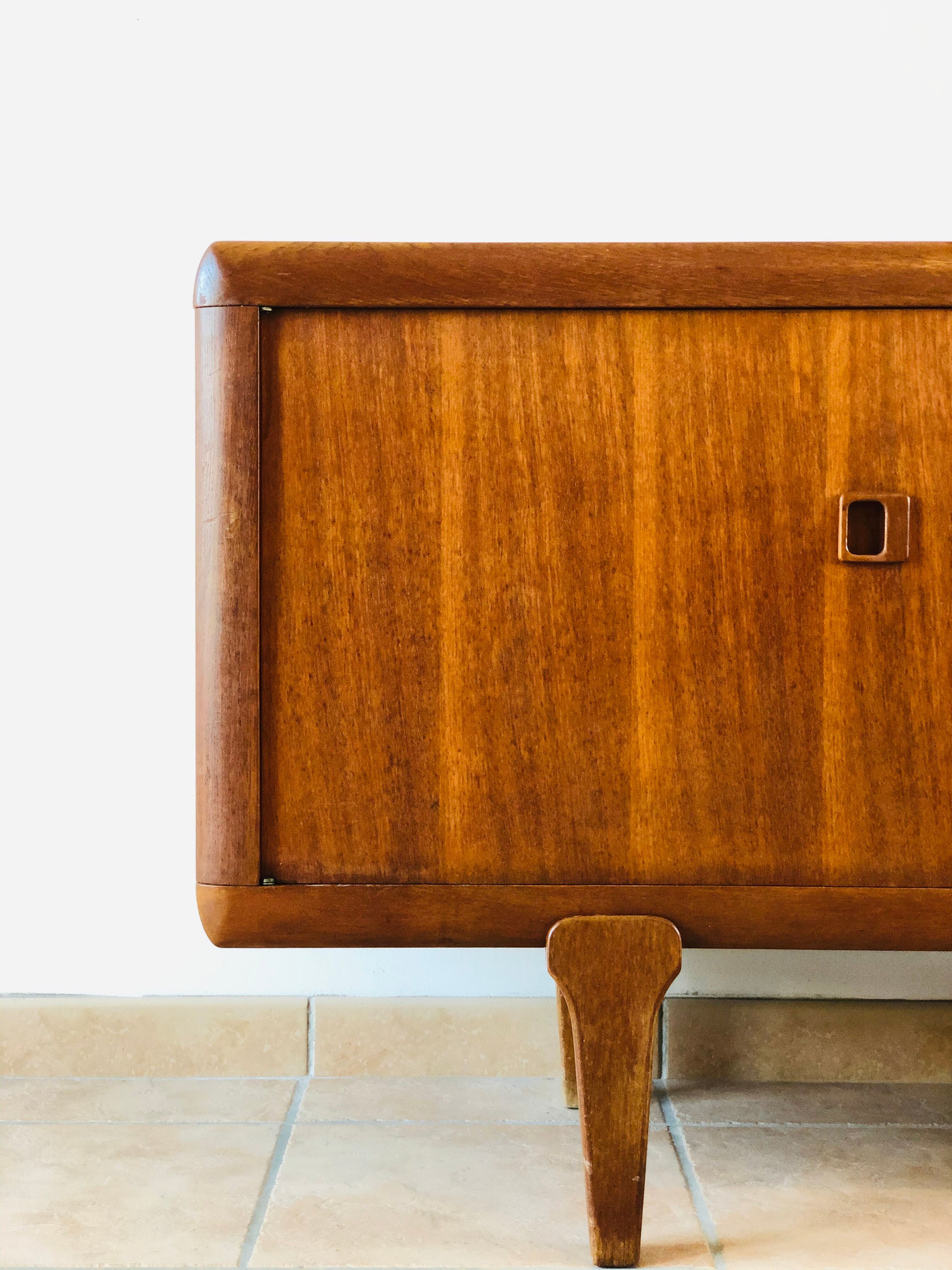 Scandinavian string in solid teak