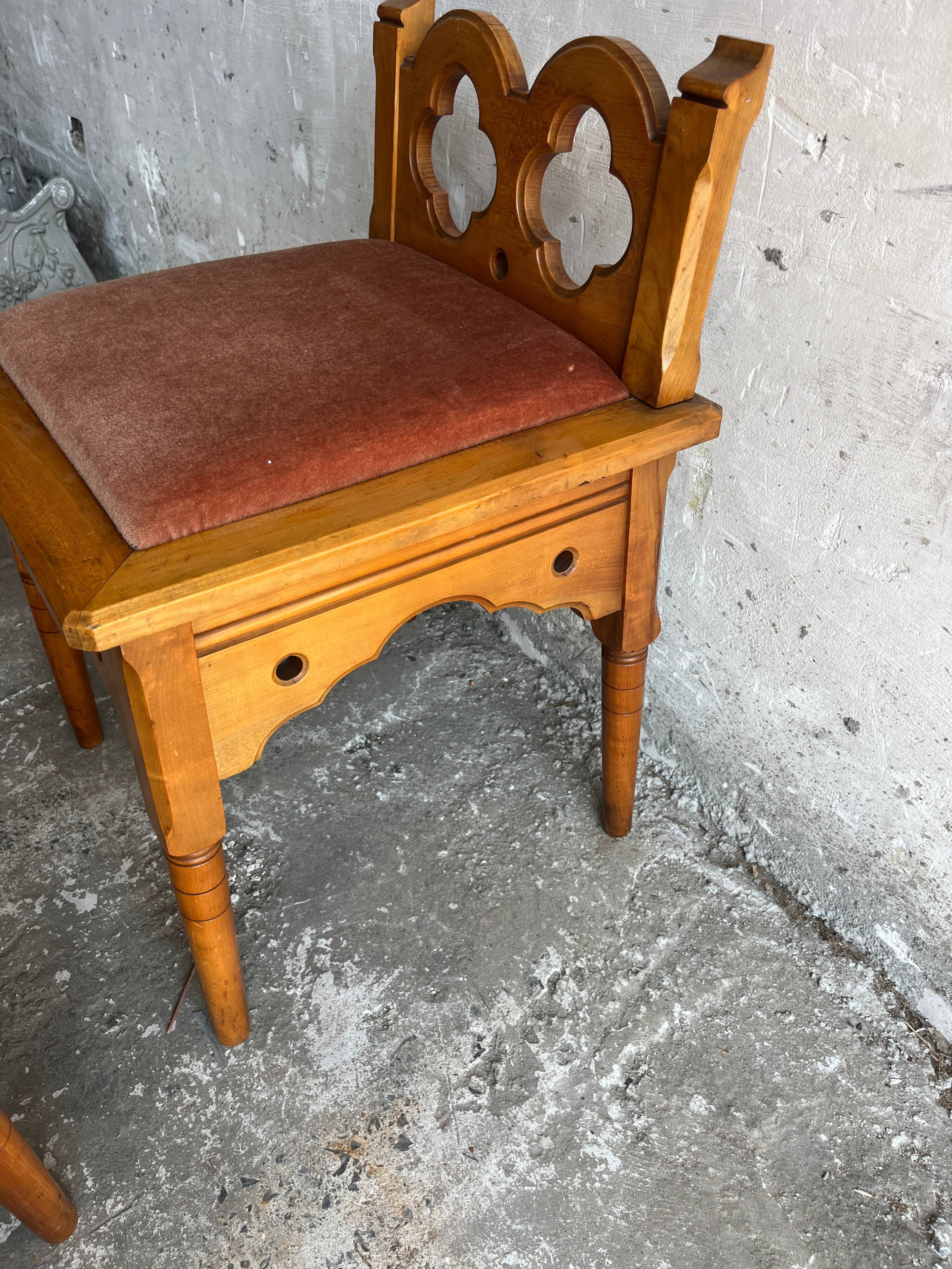 Lot de 3 tabourets rustiques néogothiques, années 1970