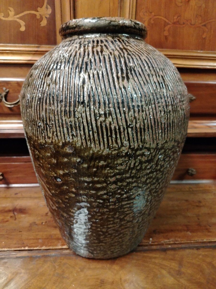 Ancient wine jar in enamelled stoneware, China, 19th century.