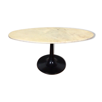 marble coffee table on a tulip base