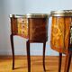Paire de tables de chevet style Louis XV en bois marqueté