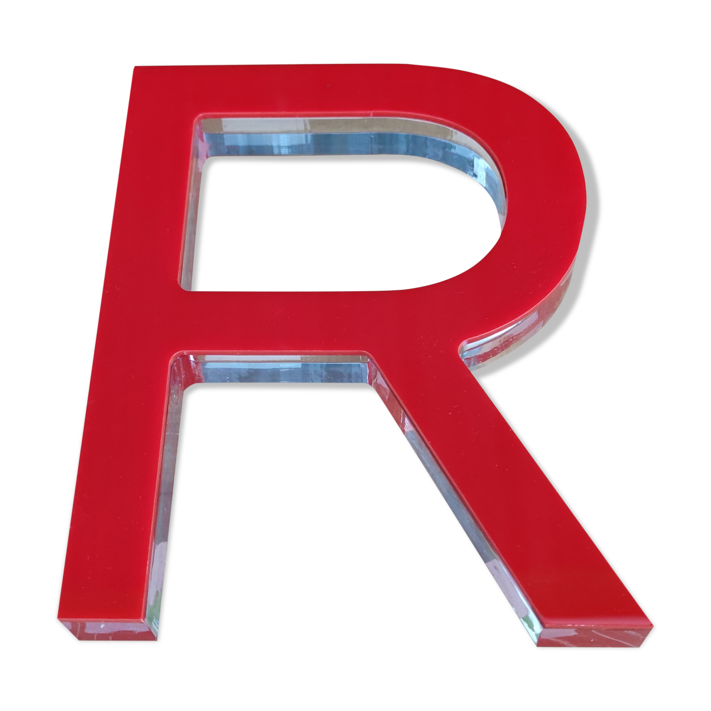 Sign letter in plexi